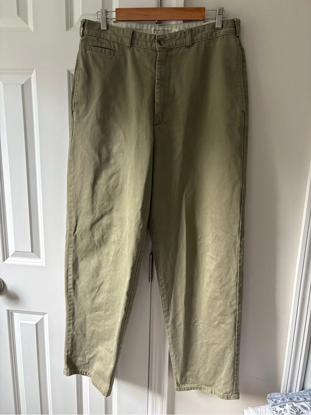 Banana Republic Vintage Safari and Travel Clothing Company Chino pants 34x32